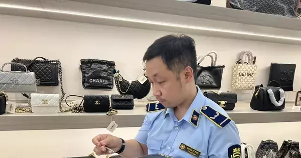 Đà Nẵng: Bán túi Chanel, LV, Gucci "dỏm" bị phạt hơn 110 triệu đồng