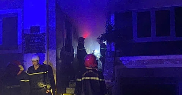 Cháy căn nhà ở Bình Thạnh lúc nửa đêm