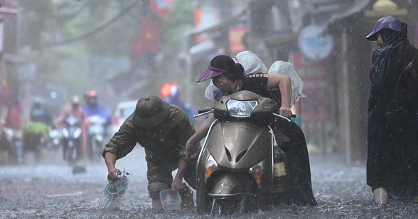 Miền Bắc có mưa giông sầm sập từ chiều tối nay, kết thúc đợt nắng nóng 40 độ C: Nguy cơ mưa lớn hơn 100 mm trong 3 giờ