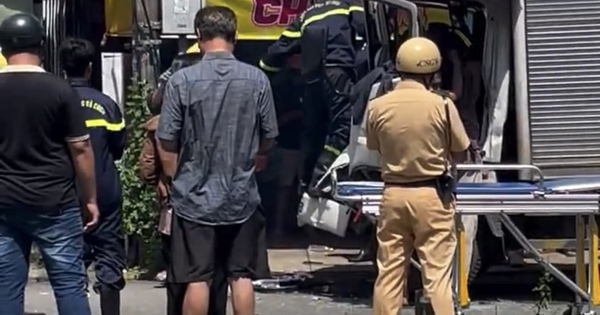 Điều động 20 cảnh sát trong vụ 2 tài xế mắc kẹt trong cabin ở TP HCM