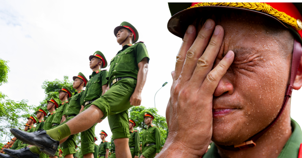 Mồ hôi thấm áo chiến sĩ CAND dưới nắng nóng 40 độ: Những hình ảnh xúc động trên thao trường, hướng đến lễ diễu binh 2/9