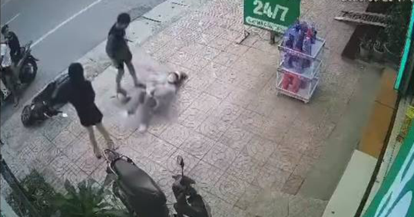 Hai cô gái bị nam thanh niên chặn xe, hành hung giữa đường