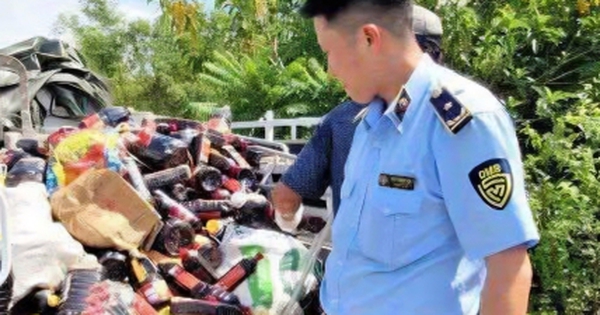 Xác định người thuê vứt bỏ cả nghìn chai nước mắm ở Quảng Nam
