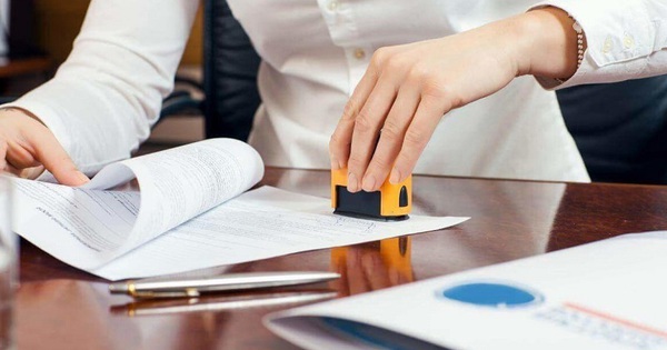 Từ ngày 1/7, người đi công chứng sẽ phải chụp ảnh cùng công chứng viên