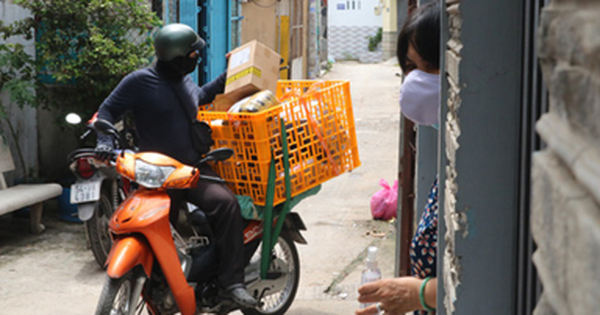 Chuyển khoản 1,8 triệu đồng cho shipper nhưng không thành công, người phụ nữ Hà Nội thao tác lại thì mất luôn 100 triệu đồng