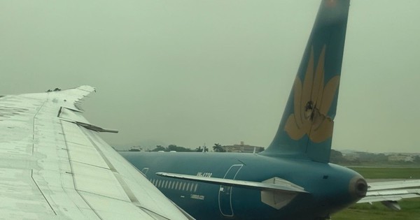 VIDEO: Hai máy bay va chạm tại sân bay Nội Bài