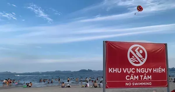 Bé trai 8 tuổi mất tích khi tắm biển ở khu vực cấm tại Hạ Long