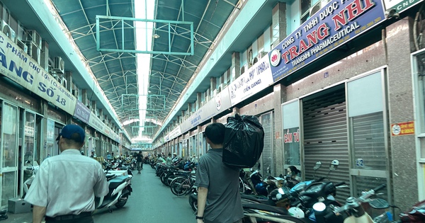 Khung cảnh lạ lùng tại chợ thuốc quận 10 - TP.HCM: Hàng loạt quầy cửa đóng then cài, 1 chủ hiệu thuốc phải thốt lên điều khó hiểu
