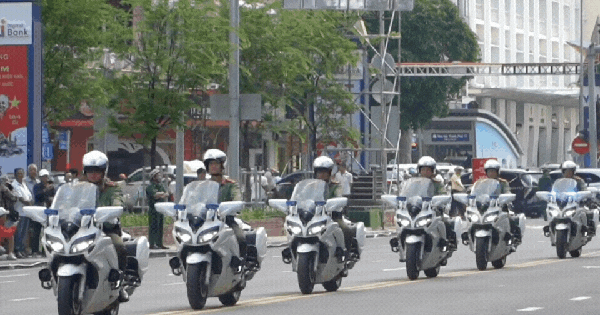 Người dân thích thú chứng kiến màn diễn tập chống khủng bố hoành tráng giữa trung tâm TP.HCM