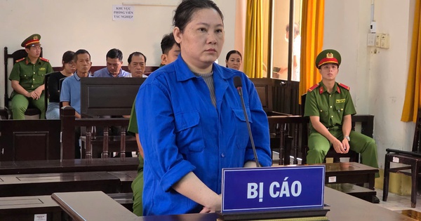 Người đàn bà nhét xyanua vào viên thuốc để đầu độc chồng