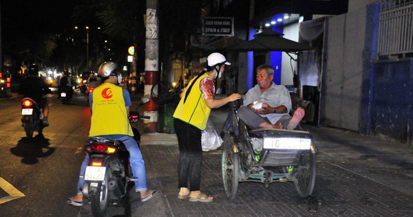 Chương trình “Trăng đêm thứ 7” và mục tiêu không để bất kỳ ai phải ngủ lại lề đường của Vầng Trăng Khuyết