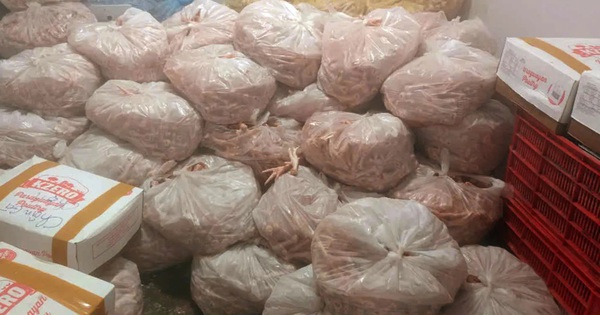 Hà Nội: Rùng mình cả tấn chân gà không nhãn mác, thịt trâu nhập lậu vừa bị cơ quan chức năng thu giữ