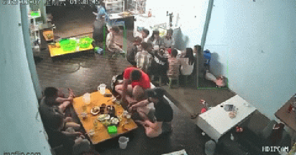 Tranh ghế ngồi, thanh niên 18 tuổi đâm chết một người: Camera ghi lại diễn biến "nóng"