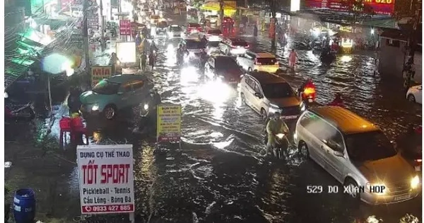 TPHCM mưa lớn, có nơi trên 80mm, nhiều tuyến đường ngập nặng