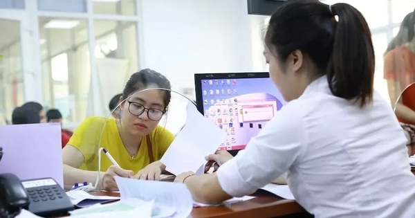 Ngoài tiền lương, viên chức sẽ có thêm "nguồn thu hợp pháp khác"