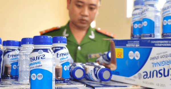 TP.HCM: Thu giữ hơn 5 tấn phụ gia thực phẩm, 24 nghìn chai thực phẩm chức năng, 7 nghìn lon sữa bột giả