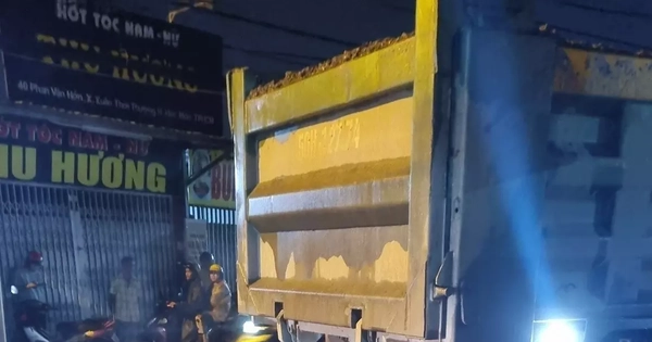 Nam sinh viên tử vong, bị xe ben kéo lê hơn một km