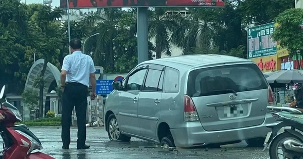 Hà Nội: Ô tô 7 chỗ sụt "hố tử thần" trên đường Nguyễn Chí Thanh