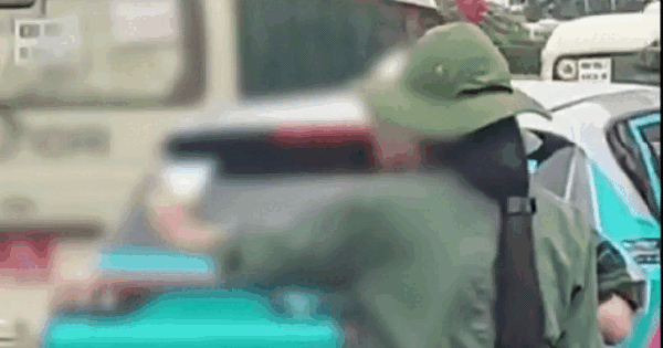 Hà Nội: Công an làm việc với 3 học sinh có hành vi phản cảm khi đoàn xe phục vụ A80 đi qua