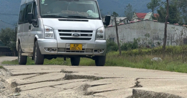 Tỉnh lộ ở miền núi Quảng Ngãi nát như tương, chi chít ổ voi, ổ gà