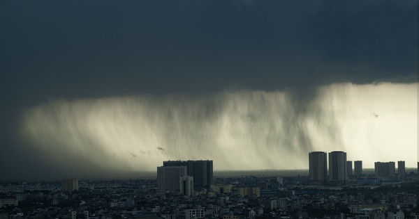 Cảnh báo mưa kèm lốc sét trong 3 giờ tới tại khu vực nội thành Hà Nội: Người dân cần chú ý!