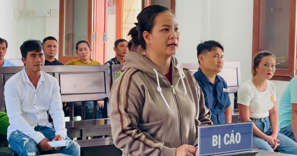 Một phụ nữ đâm trọng thương 2 người đàn ông