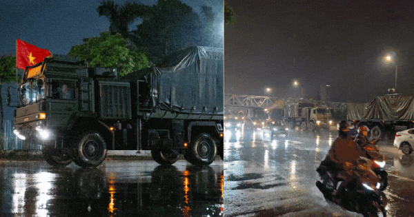 Dàn khí tài tham gia diễu binh, diễu hành di chuyển về trung tâm Hà Nội trong đêm mưa