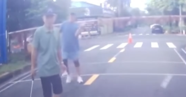 Xử phạt nhóm người thản nhiên giăng lưới đánh cầu lông giữa đường ở TP HCM