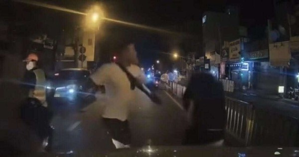 Bắt khẩn cấp nam thanh niên đánh tài xế xe công nghệ ở TP.HCM