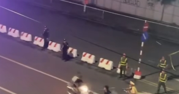 Bắt giữ 2 thanh niên "thông chốt" đường cấm, tông thẳng vào cảnh sát cơ động