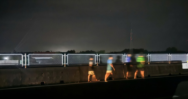 Hình ảnh khó tin lại xảy ra trên tuyến cao tốc Vạn Ninh - Cam Lộ