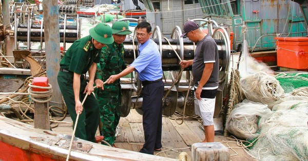 Bão số 5 đang lao nhanh vào bờ, Thanh Hóa ban lệnh cấm biển