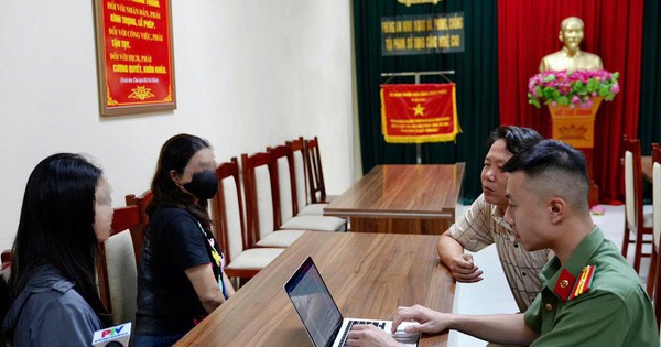 Cô gái 18 tuổi bị nhóm người lạ “bắt cóc online”, ép cởi quần áo để quay clip