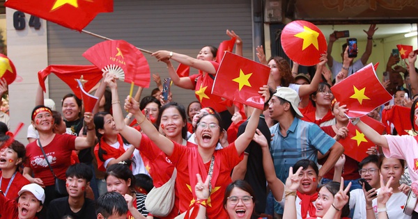 Thủ tướng: Khuyến khích phát đồ ăn, nước uống miễn phí cho người dân xem diễu binh A80