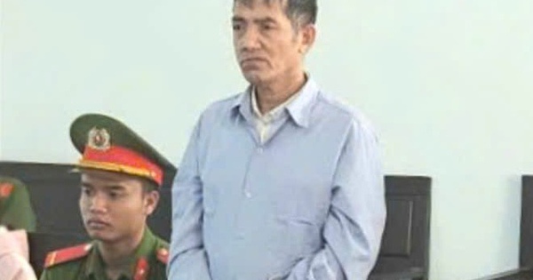 Người mẹ chết lặng khi phát hiện con gái nhỏ bị hàng xóm xâm hại