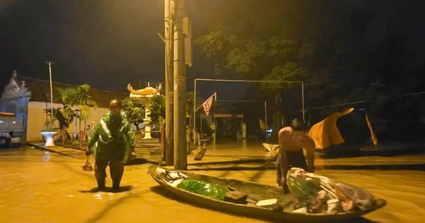 Hà Nội: Hàng trăm hộ chạy lũ trong đêm