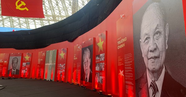 Triển lãm 95 Năm Cờ Đảng Soi Đường tái hiện từng mốc son chói lọi của Đảng Cộng sản Việt Nam