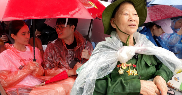 Còn gì háo hức hơn sơ duyệt A80 lúc này: Người trẻ từ TP.HCM "cắm trại" xuyên đêm, cựu chiến binh 80 tuổi đội mưa chờ đợi vẫn thấy mãn nguyện