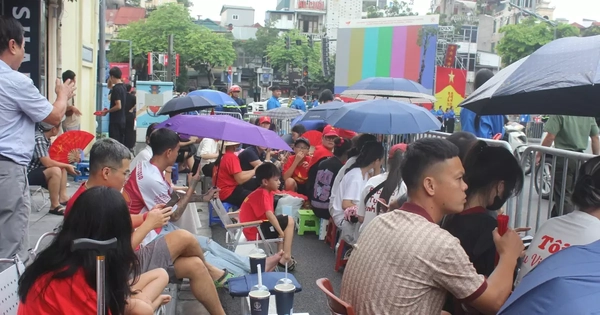 "Hốt bạc" nhờ bán nước, cho thuê ghế xem diễu binh, diễu hành