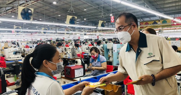 Chỉ ít ngày nữa, người lao động có thể nhận 490% lương nếu đi làm