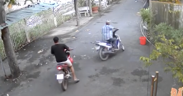 Lấy lời khai nhóm người khiến người đàn ông áo trắng đổ máu ở quán karaoke