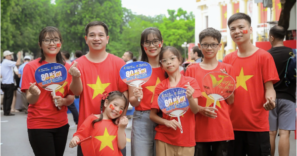 Đồng hành cùng A80, Long Châu lập 5 “trạm sức khoẻ” tiếp sức người dân xem diễu binh, diễu hành