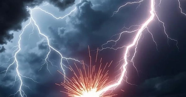 Vừa sạc vừa dùng điện thoại, một người ở Đắk Lắk bị sét đánh tử vong