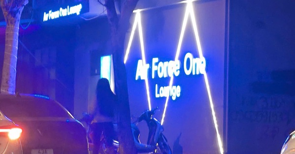 Công an đột kích quán bar Không lực Một lúc nửa đêm
