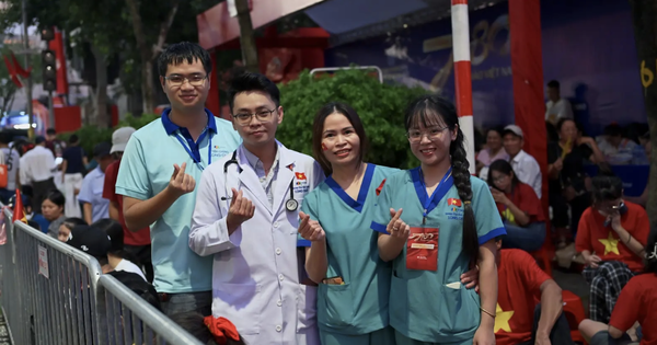 Những hình ảnh đẹp không kể mưa nắng, ngày đêm tại các Trạm khách A80: Tự hào Việt Nam