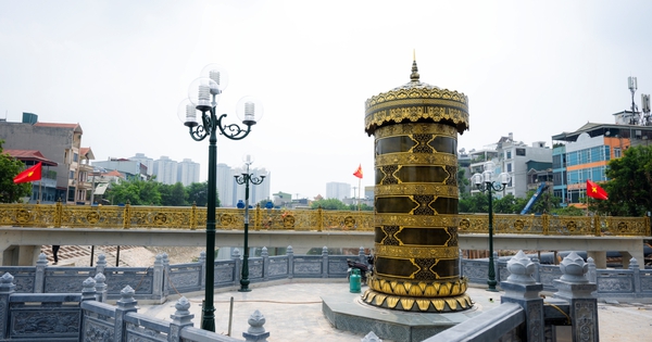 Đập dâng sông Tô Lịch dần hoàn thiện, xuất hiện bảo tháp vàng gây chú ý