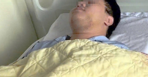 Chỉ vì "ánh mắt", nam sinh Hà Nội bị đánh gãy xương hàm giữa ban ngày