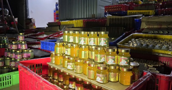 Cận cảnh quy mô gây choáng của "tổng kho" sản xuất nước yến giả tại Đà Nẵng