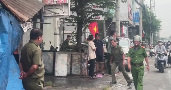 Hàng xóm day dứt vì 3 lần xông vào nhà đang cháy nhưng không cứu được cụ ông ở TPHCM