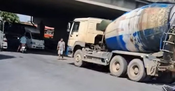 Hà Nội: Điều tra vụ nữ sinh lớp 10 bị ngã văng ra đường sau va chạm với xe bồn khiến người dân bức xúc